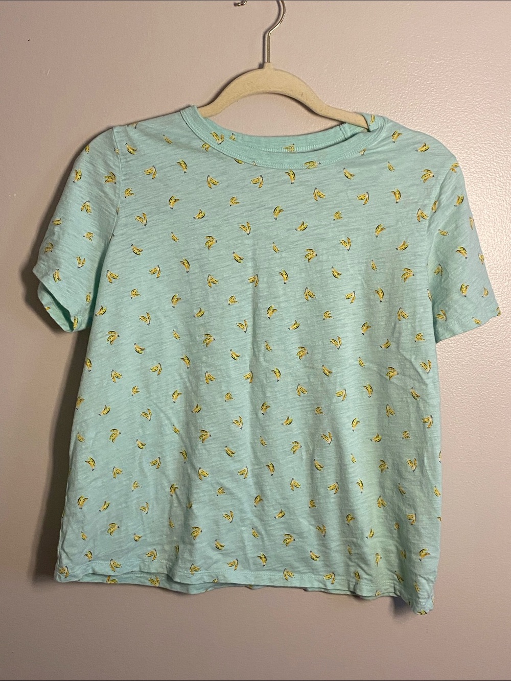 old navy banana tee medium
